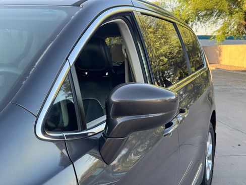 Used 2017 Chrysler Pacifica Touring-L Plus FWD image 55