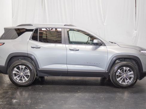 Used 2025 Chevrolet Equinox LT w/ Convenience Package II FWD image 4