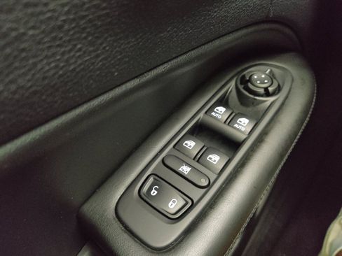 Used 2019 Jeep Compass Latitude FWD image 27