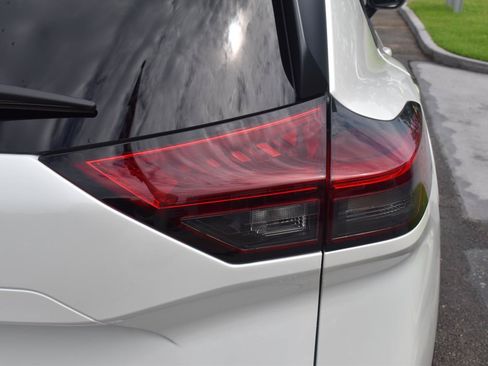 Used 2023 Nissan Rogue SV FWD image 9