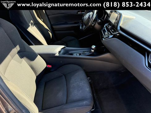 Used 2018 Toyota C-HR XLE FWD image 27