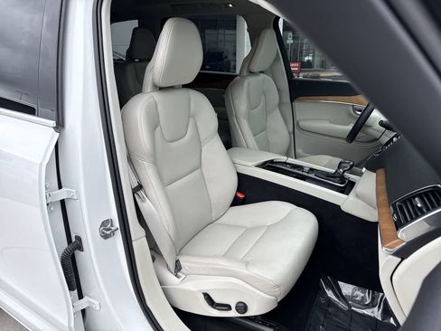 Used 2022 Volvo XC90 T6 Momentum w/ Advanced Package image 15