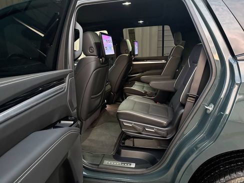 Used 2025 Cadillac Escalade Sport AWD/4WD image 29