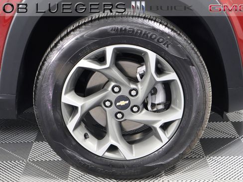 Certified 2024 Chevrolet Trax LT w/ LT Convenience Package image 3