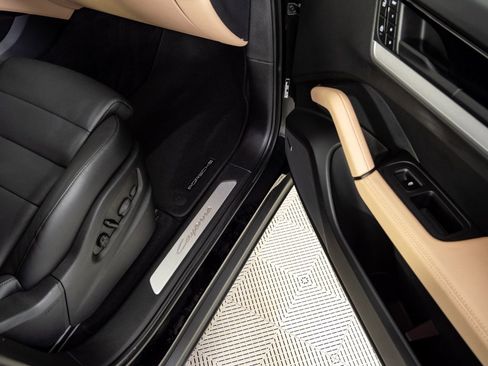 Certified 2024 Porsche Cayenne image 25