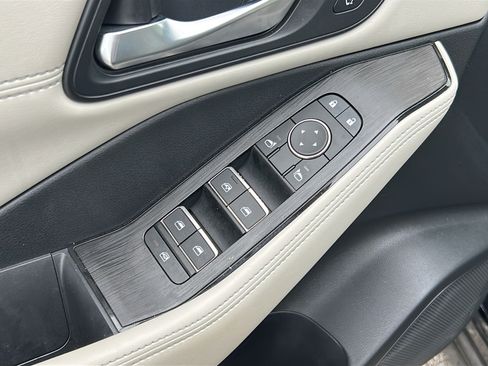Used 2025 Nissan Rogue SL w/ Tech Package FWD image 28