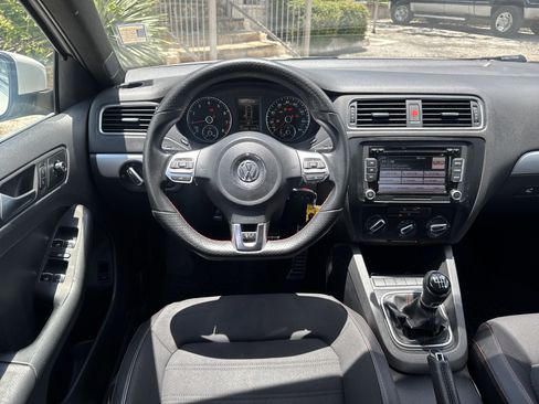 Used 2012 Volkswagen Jetta GLI FWD image 11