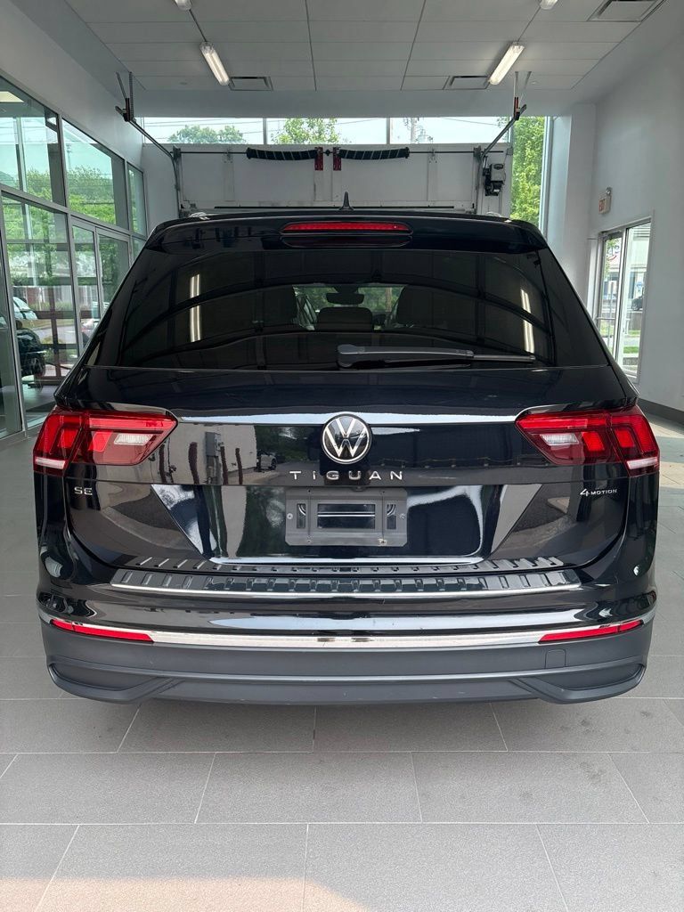 Used 2023 Volkswagen Tiguan SE AWD/4WD image 8