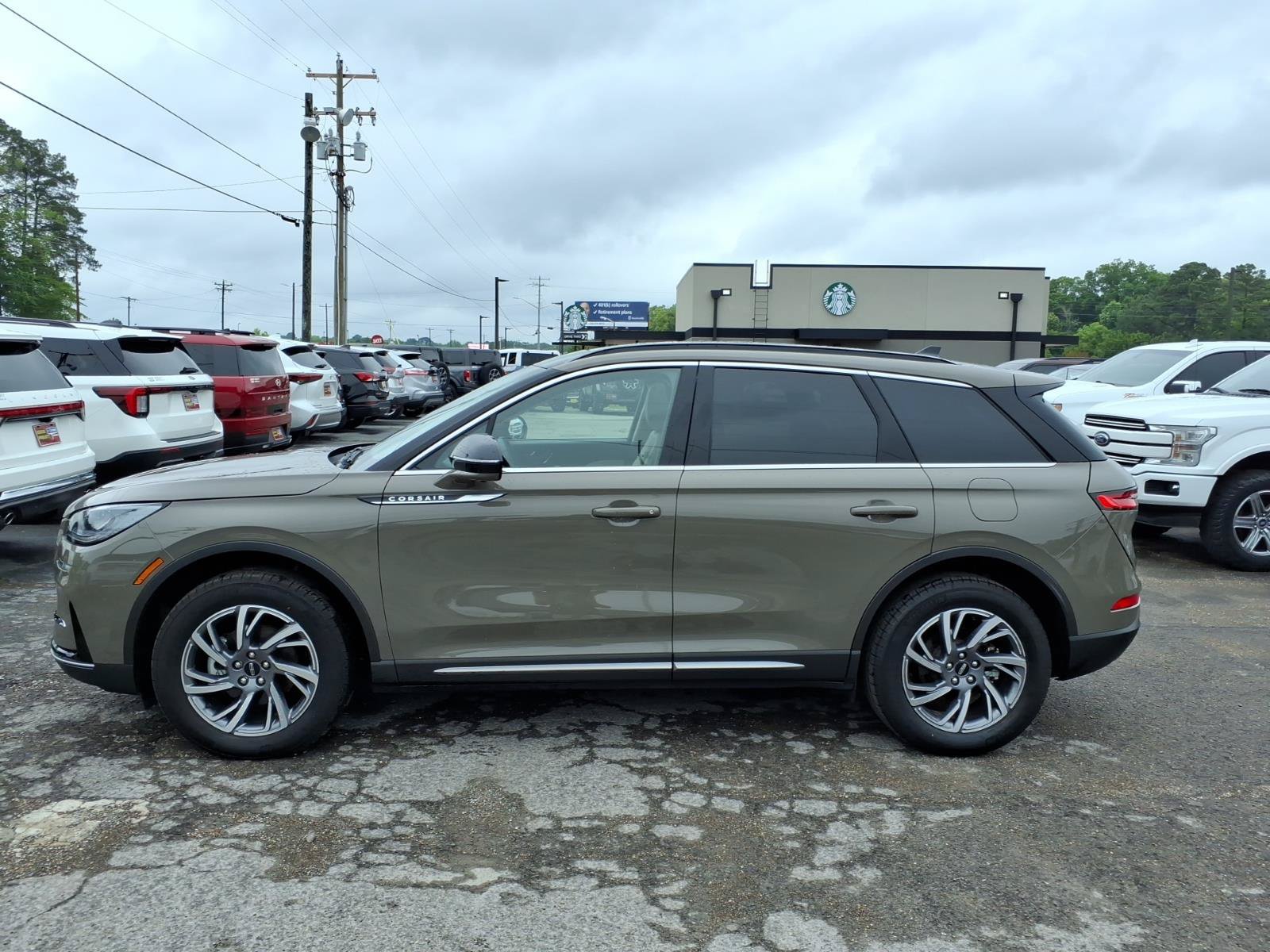 Used 2025 Lincoln Corsair AWD w/ Equipment Group 101A image 2