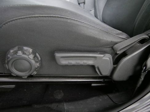 Used 2018 Jeep Wrangler Unlimited Sport S image 13