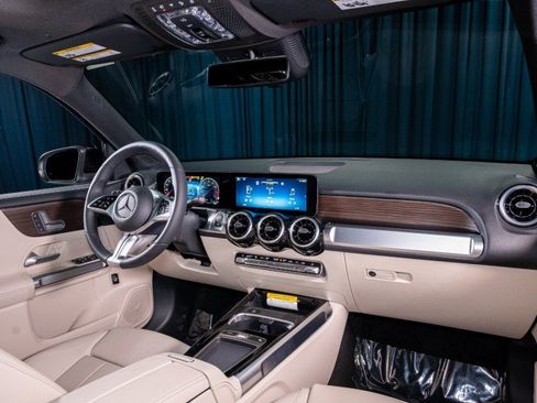 New 2026 Mercedes-Benz GLB 250 4MATIC image 4