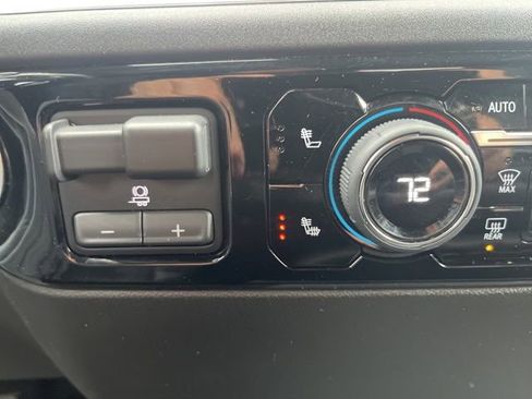 Used 2024 Chevrolet Silverado 2500 LTZ AWD/4WD image 17