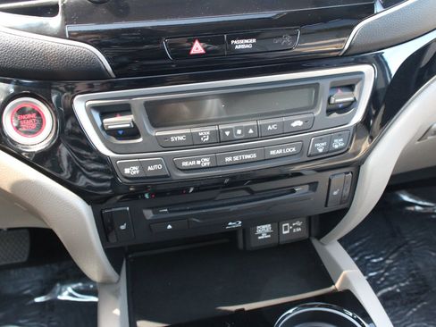 Used 2021 Honda Pilot Touring image 23