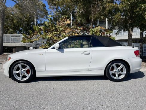 Used 2012 BMW 128i Convertible image 3