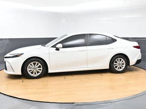 Used 2025 Toyota Camry LE FWD image 6