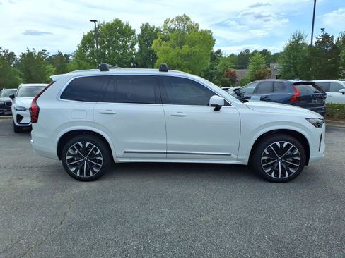 Used 2025 Volvo XC90 B5 Ultra AWD/4WD image 2