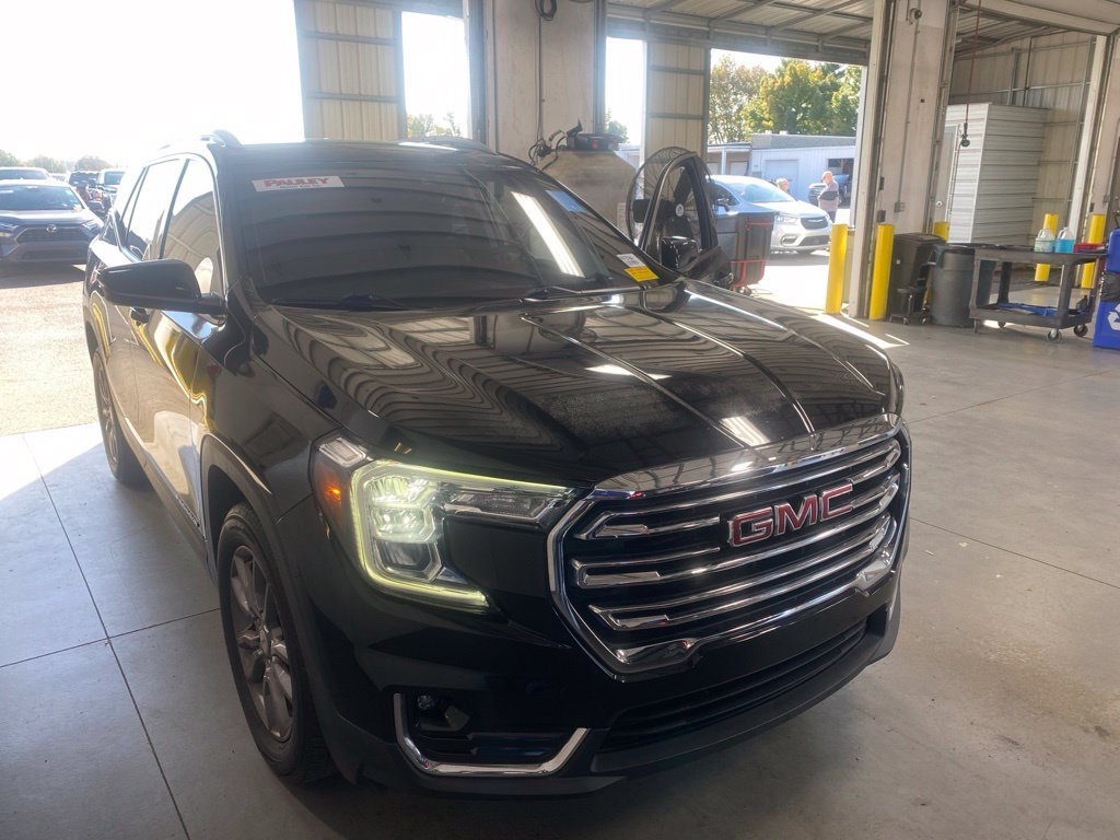Used 2023 GMC Terrain SLT FWD image 1