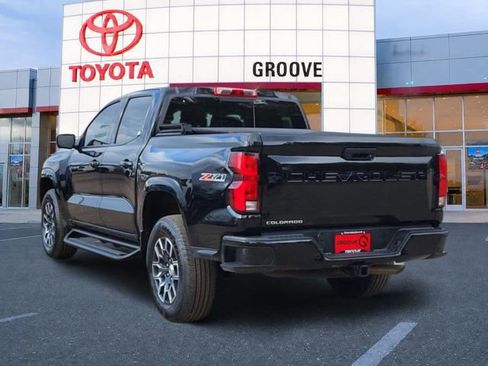 Used 2023 Chevrolet Colorado Z71 w/ Z71 Convenience Package 2 AWD/4WD image 3
