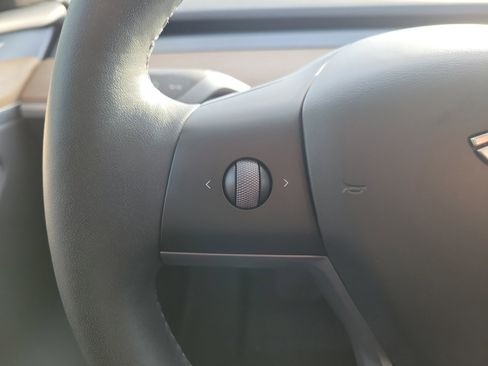 Used 2023 Tesla Model Y Long Range image 28