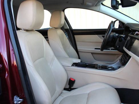 Used 2016 Jaguar XF Prestige image 9