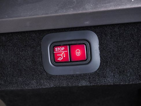 Used 2023 Aston Martin DBX image 29