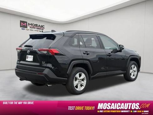 Used 2021 Toyota RAV4 XLE AWD/4WD image 7