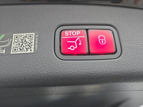 Used 2025 Mercedes-Benz GLC 300 4MATIC image 13