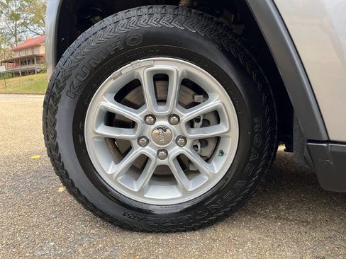 Used 2018 Jeep Grand Cherokee Laredo image 51