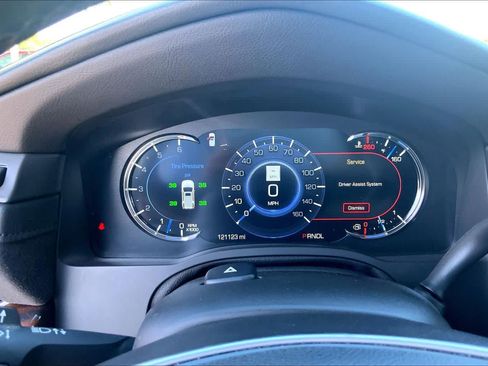 Used 2020 Cadillac Escalade Premium Luxury RWD image 26