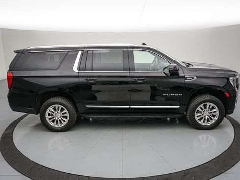Used 2023 GMC Yukon XL SLT w/ SLT Luxury Package AWD/4WD image 3