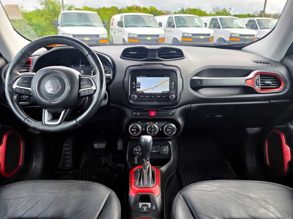 Used 2017 Jeep Renegade Trailhawk w/ Premium Trailhawk Package AWD/4WD image 13