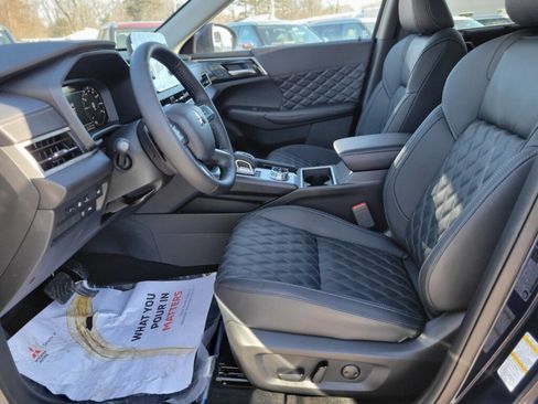 New 2025 Mitsubishi Outlander SEL image 15