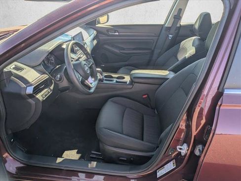 Used 2025 Nissan Altima 2.5 SV FWD image 14
