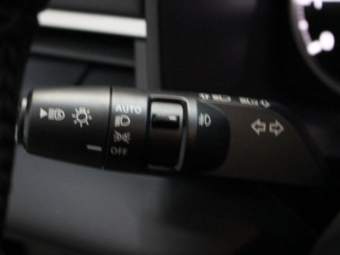 New 2025 Mitsubishi Outlander SE image 11