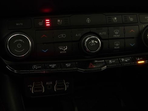 Used 2025 Dodge Durango GT image 22