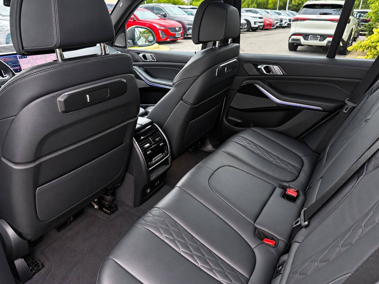 Used 2025 BMW X5 xDrive50e AWD/4WD image 9