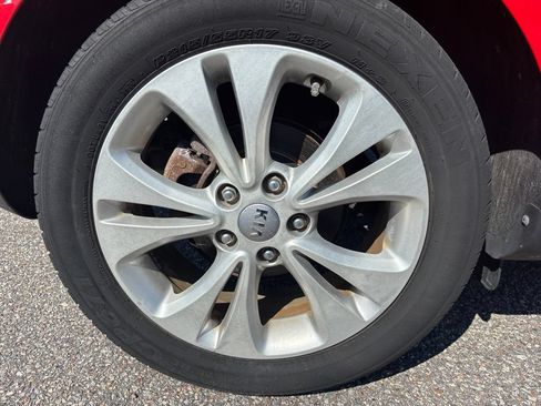Used 2015 Kia Soul + w/ Primo Package FWD image 14