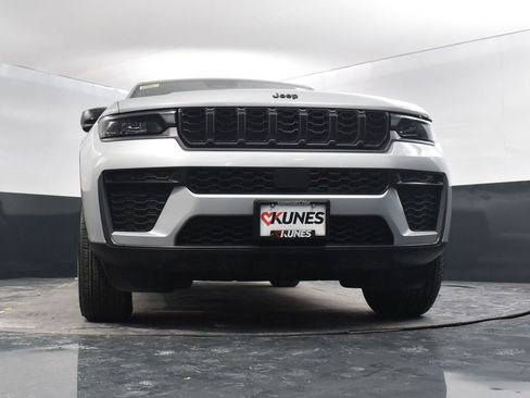 New 2026 Jeep Grand Cherokee Altitude AWD/4WD image 37
