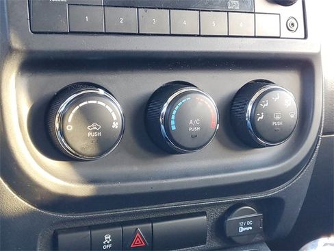 Used 2013 Jeep Patriot Sport image 19