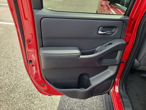 Used 2023 Nissan Frontier SV w/ SV Convenience Package RWD image 13