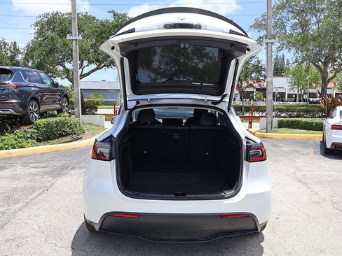 Used 2024 Tesla Model Y Performance AWD/4WD image 18