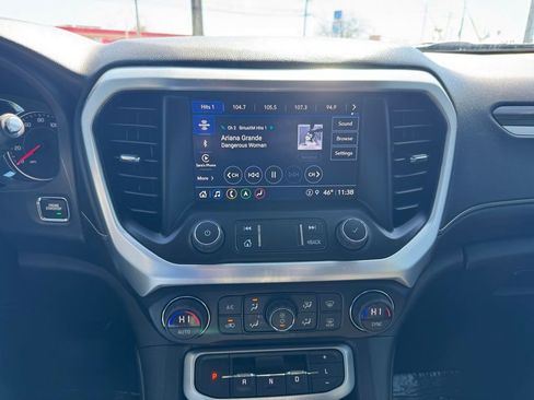 Used 2023 GMC Acadia SLT image 13