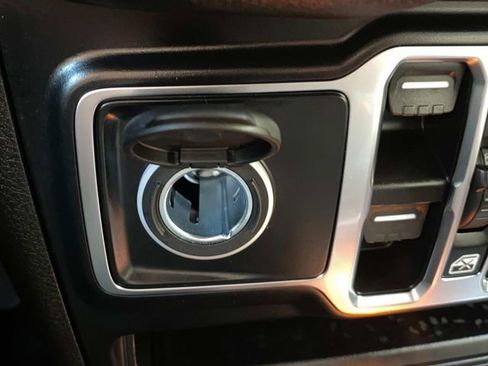 Used 2024 Jeep Wrangler Unlimited w/ Convenience Group image 27