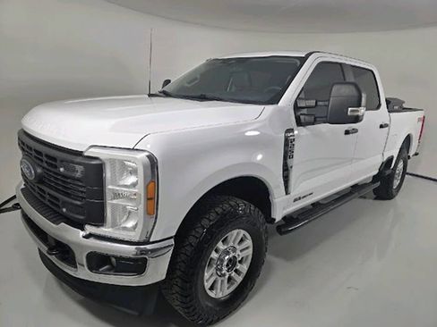 Used 2023 Ford F250 XL w/ FX4 Off-Road Package image 3