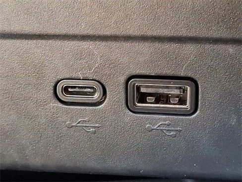 Certified 2024 Chevrolet Trax RS w/ Sunroof Package image 24