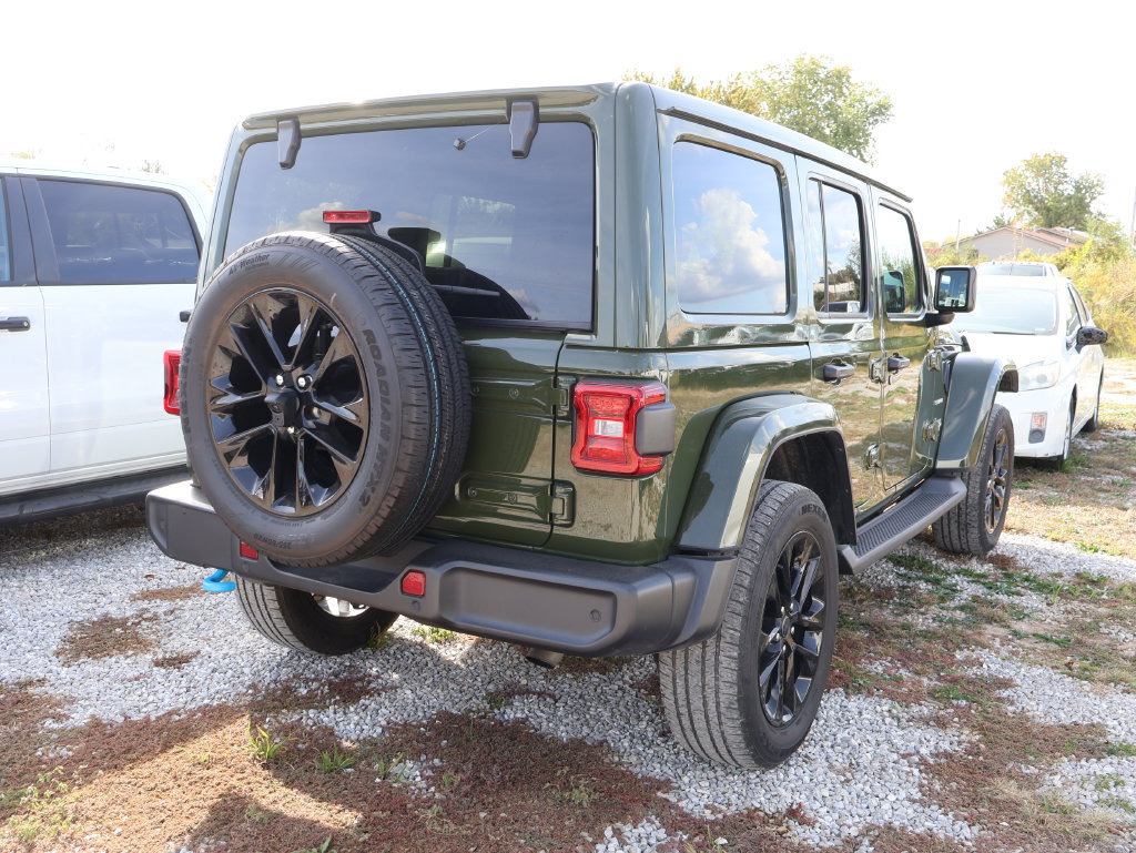 Used 2024 Jeep Wrangler Unlimited Sahara w/ Technology Group AWD/4WD image 16