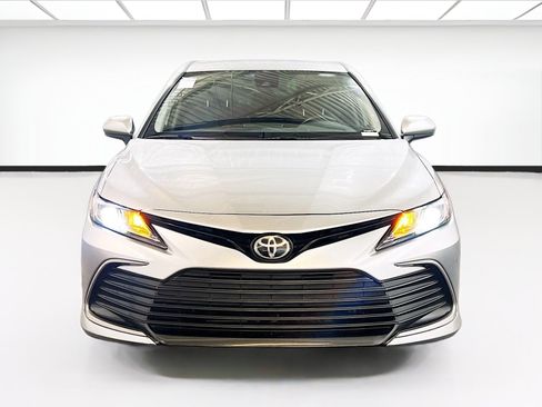 Used 2021 Toyota Camry LE w/ Carpet Mat Package (TMS) FWD image 2