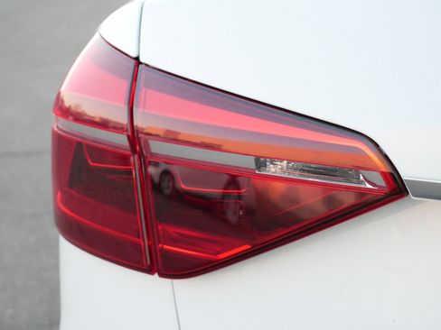 Used 2017 Volkswagen Passat 1.8T R-Line image 18