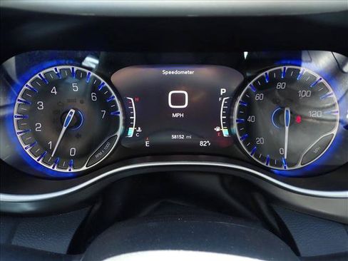 Used 2024 Chrysler Pacifica Touring-L FWD image 23