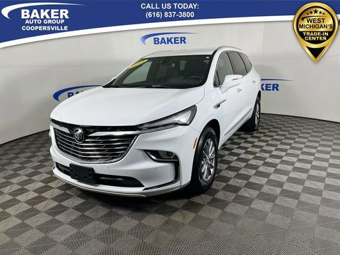 Used 2023 Buick Enclave Essence image 1